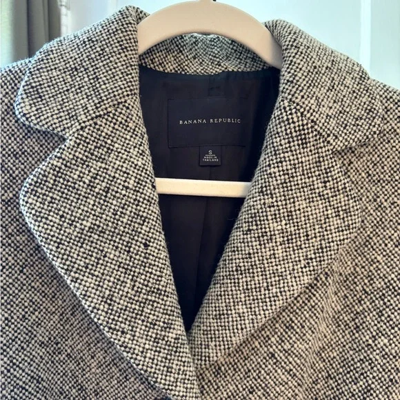 Banana Republic | Classic Black and White Tweed Midi Coat | Small - Picture 4 of 12